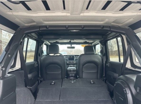 2023 Jeep Wrangler 4-Door Sahara Altitude 4x4