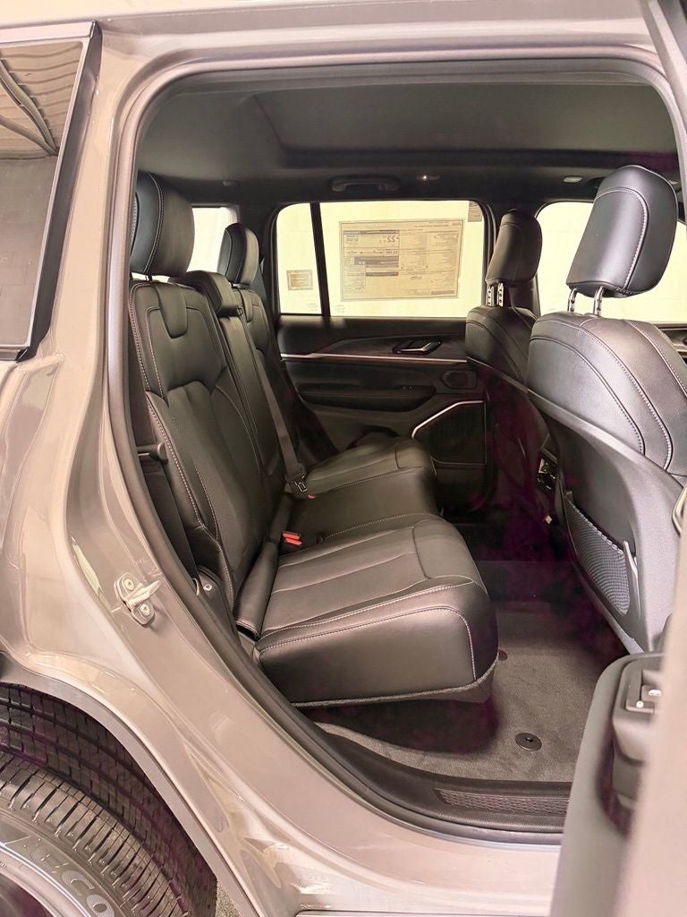 2027 Jeep Grand Cherokee Limited Reserve
