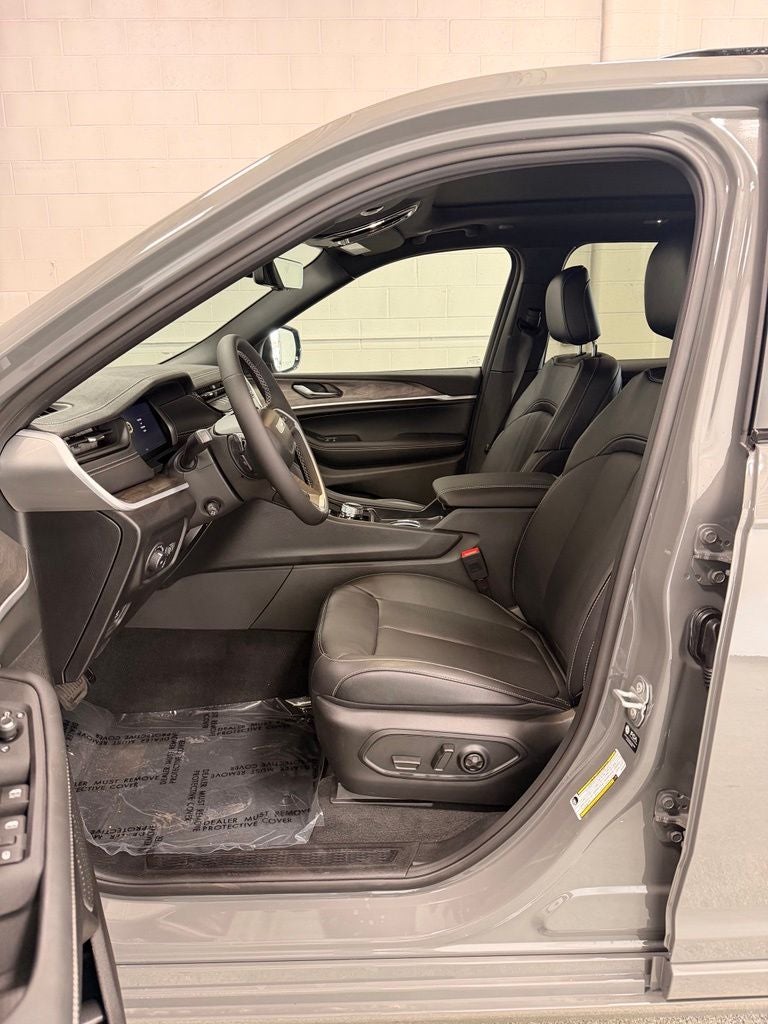 2027 Jeep Grand Cherokee Limited Reserve