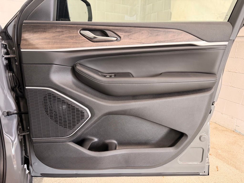 2027 Jeep Grand Cherokee Limited Reserve