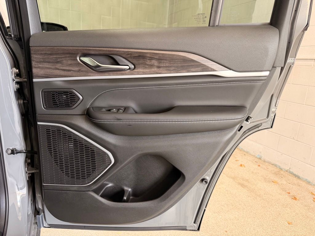 2027 Jeep Grand Cherokee Limited Reserve