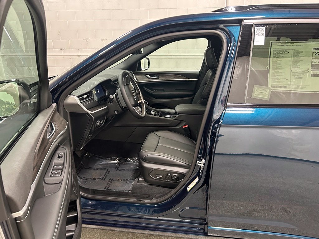 2027 Jeep Grand Cherokee GRAND CHEROKEE LIMITED RESERVE 4X4