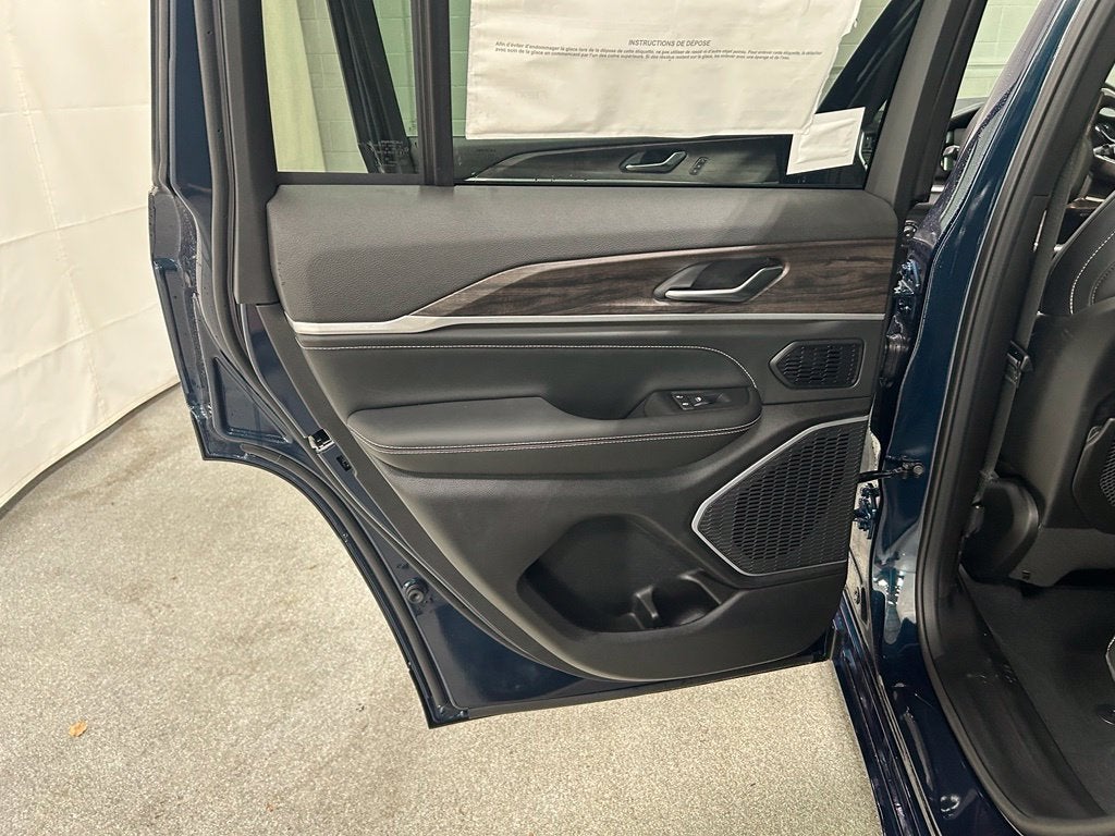 2027 Jeep Grand Cherokee GRAND CHEROKEE LIMITED RESERVE 4X4