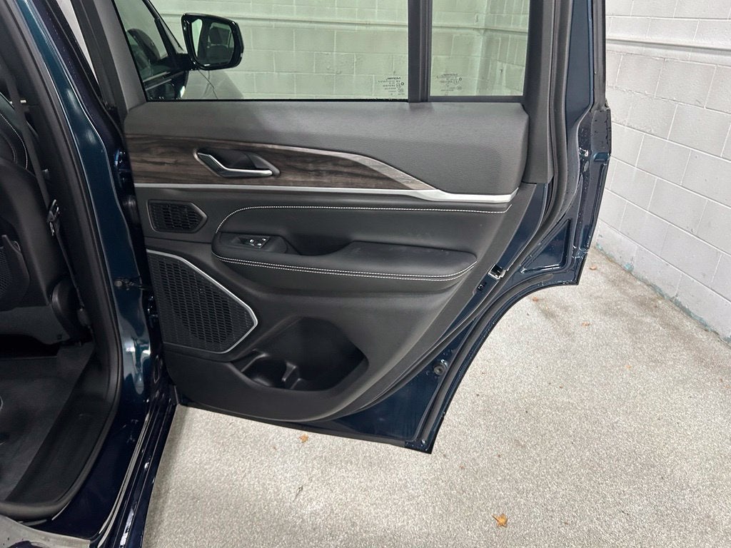 2027 Jeep Grand Cherokee GRAND CHEROKEE LIMITED RESERVE 4X4