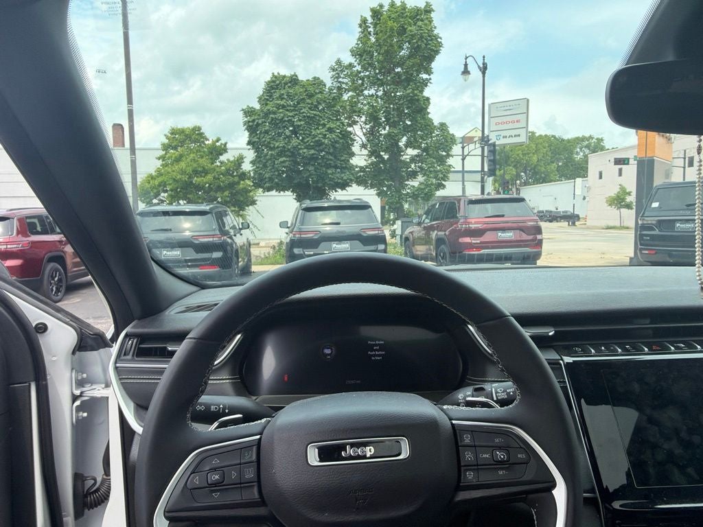 2023 Jeep Grand Cherokee L Altitude 4x4