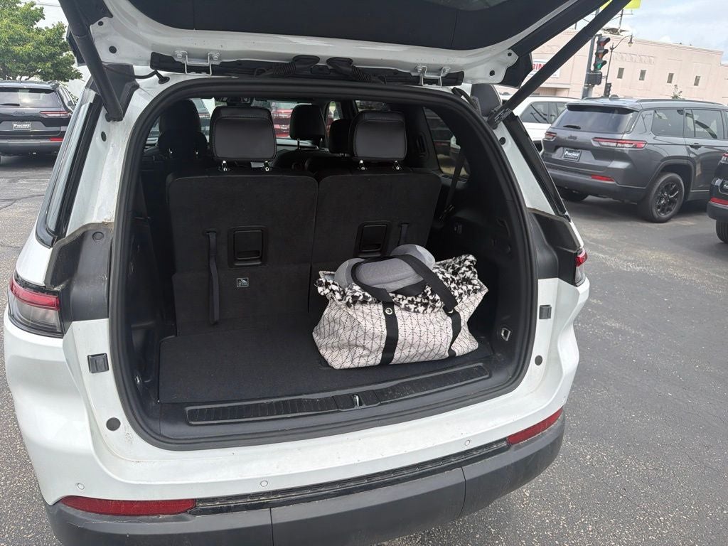 2023 Jeep Grand Cherokee L Altitude 4x4