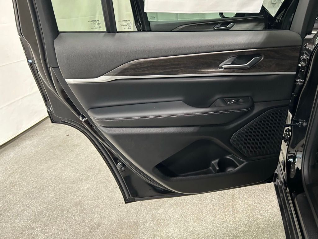 2026 Jeep Grand Cherokee GRAND CHEROKEE L LAREDO ALTITUDE 4X4