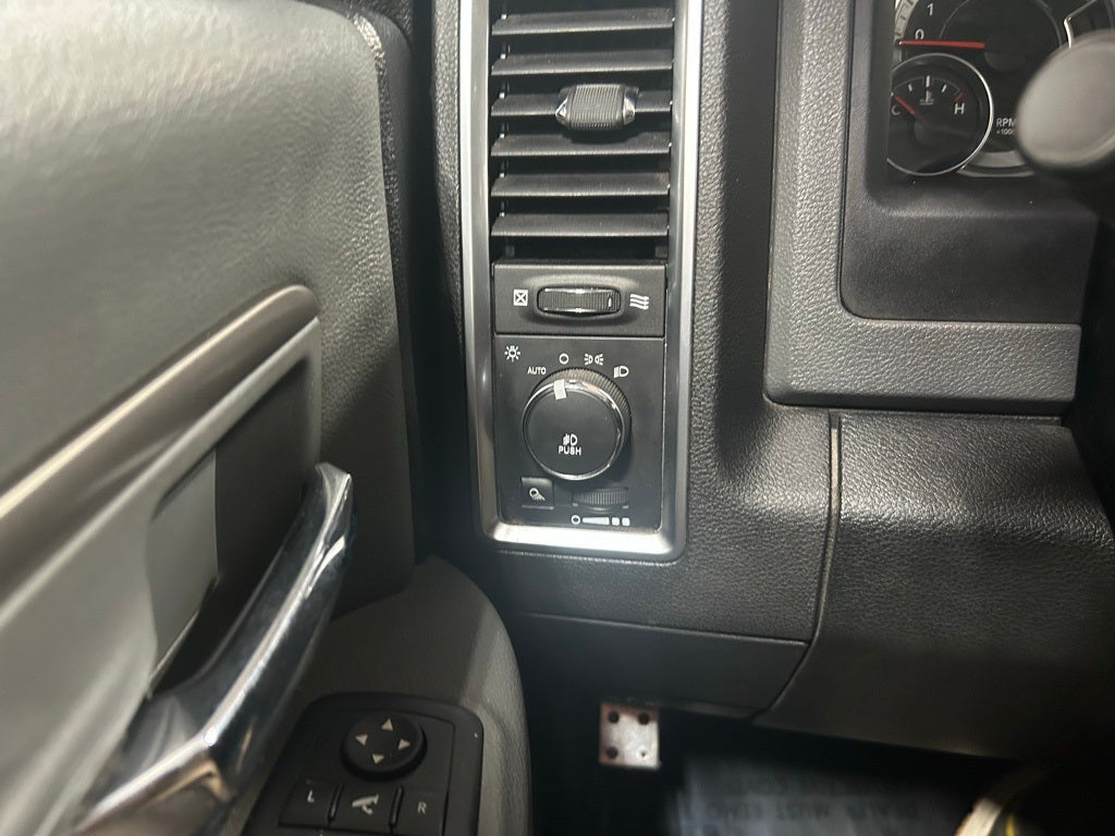 2017 RAM 1500 Big Horn Quad Cab 4x4 6'4' Box