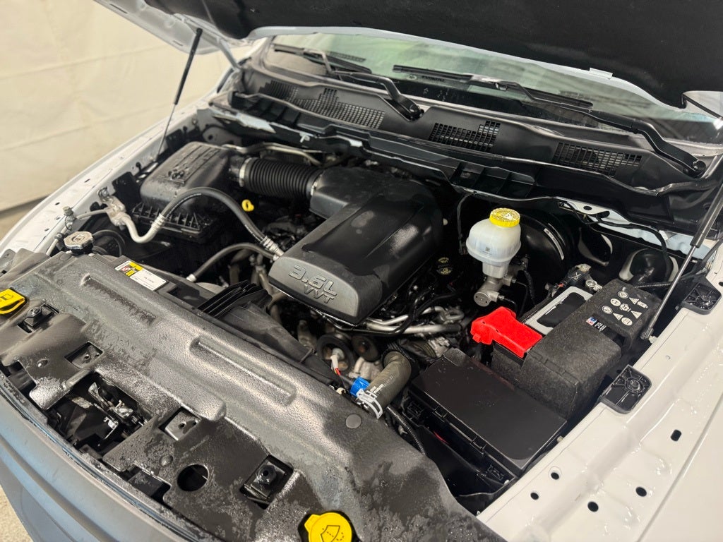 2024 RAM 1500 Classic Warlock Crew Cab 4x4 5'7' Box