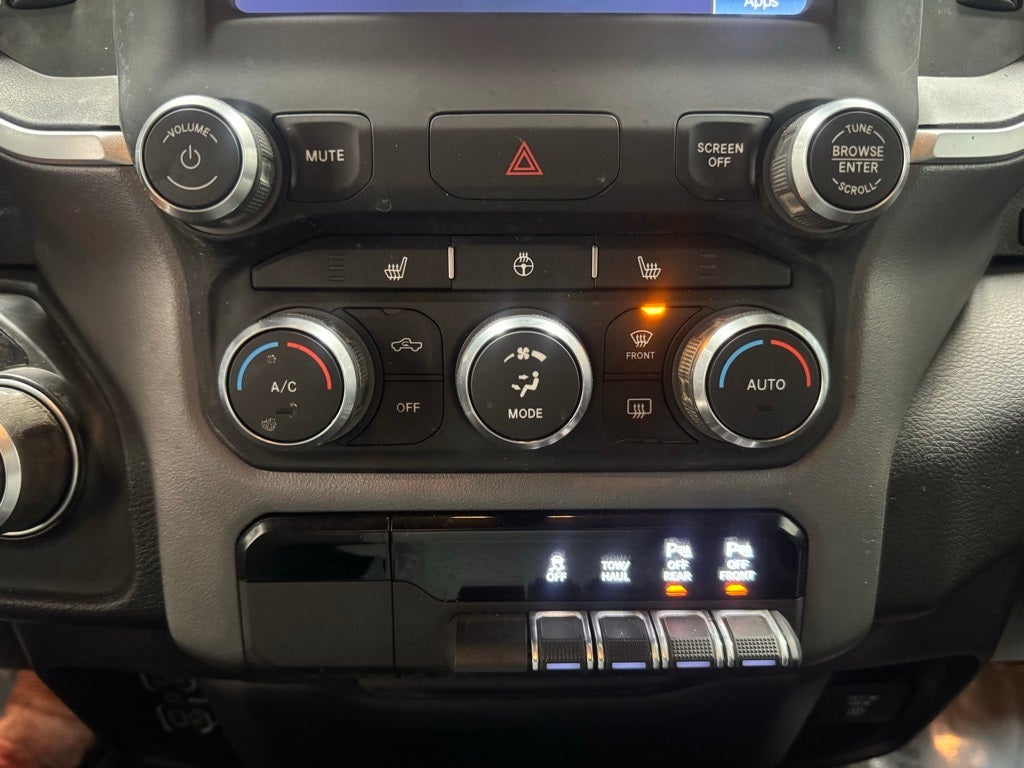 2022 RAM 1500 Big Horn Quad Cab 4x4 6'4' Box