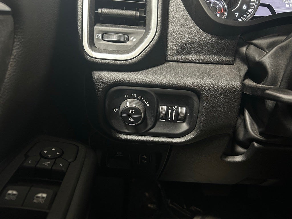 2025 RAM 1500 Big Horn Crew Cab 4x4 5'7' Box