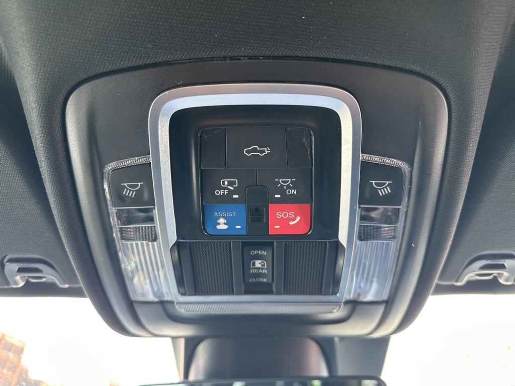 2022 RAM 1500 Laramie Crew Cab 4x4 5'7' Box