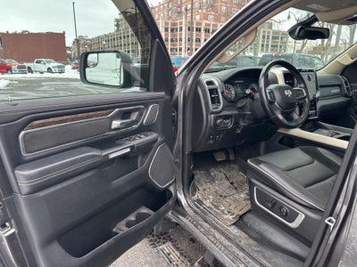 2019 RAM 1500 Laramie Crew Cab 4x4 6'4' Box