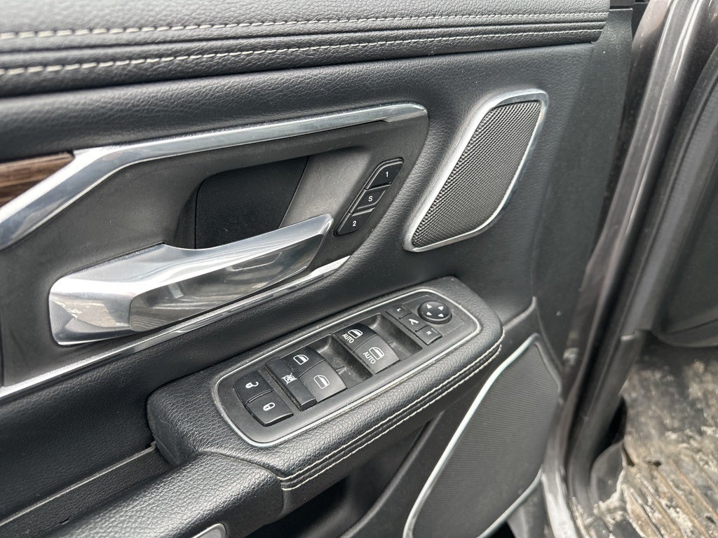 2019 RAM 1500 Laramie Crew Cab 4x4 6'4' Box