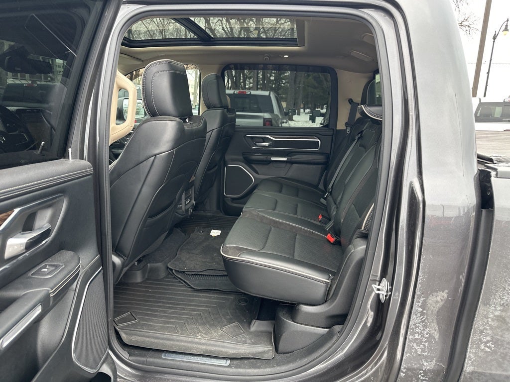 2019 RAM 1500 Laramie Crew Cab 4x4 6'4' Box