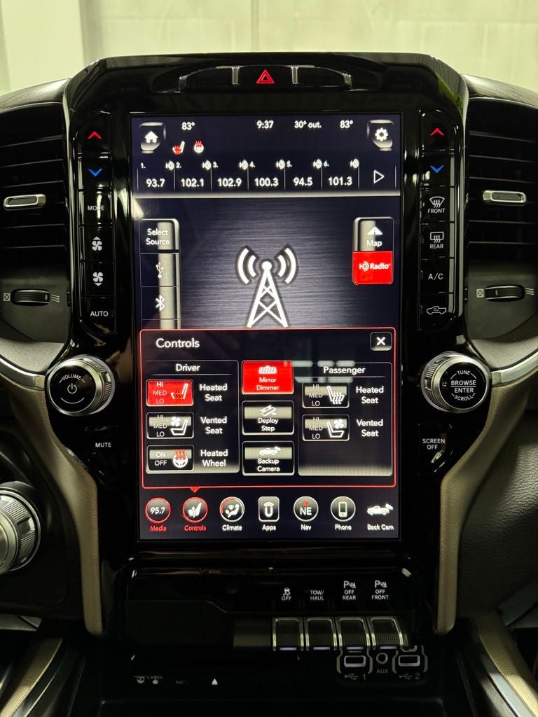 2019 RAM 1500 Laramie Crew Cab 4x4 6'4' Box