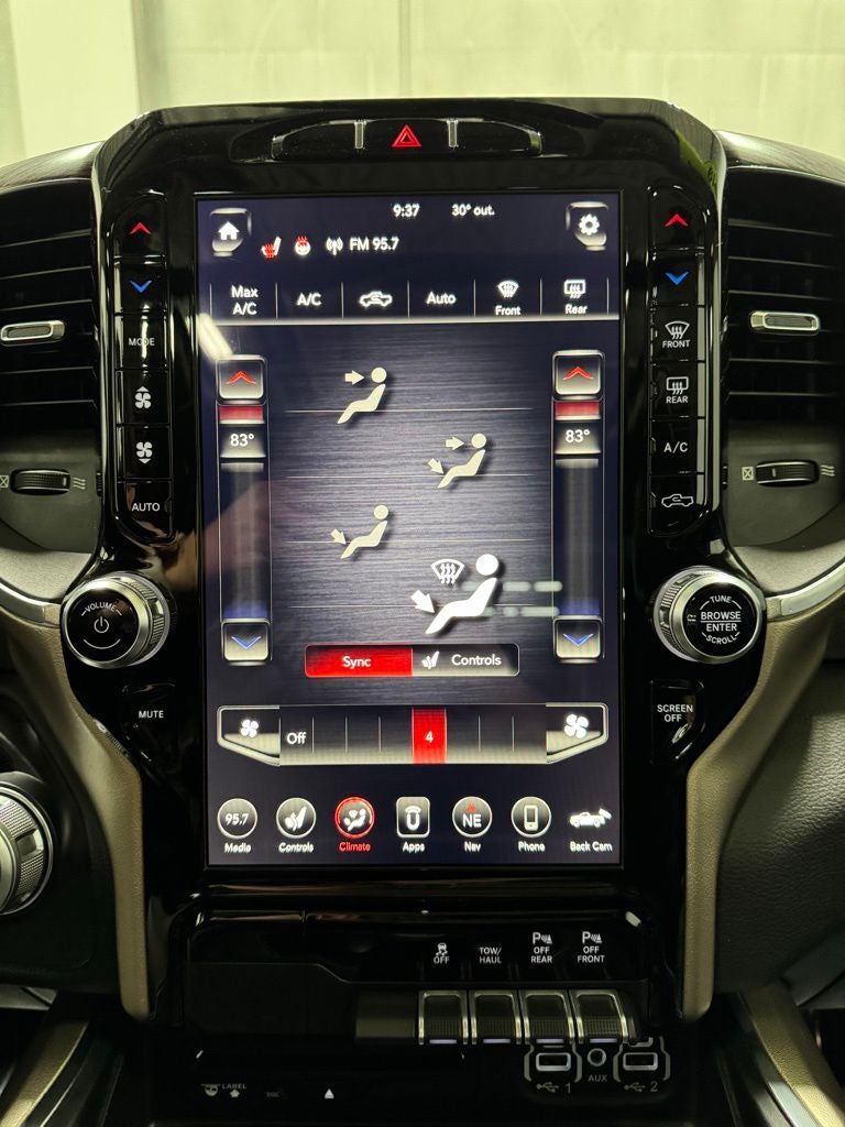 2019 RAM 1500 Laramie Crew Cab 4x4 6'4' Box