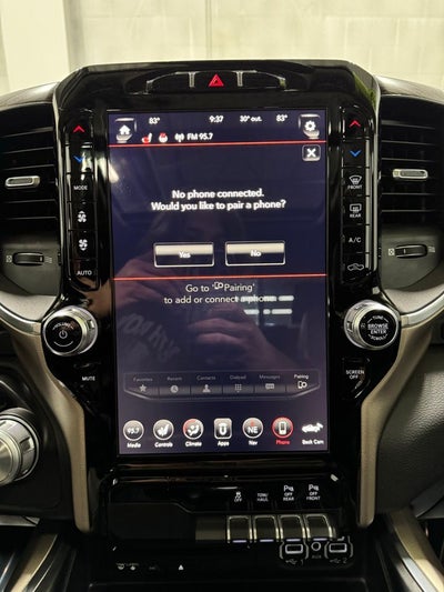 2019 RAM 1500 Laramie Crew Cab 4x4 6'4' Box