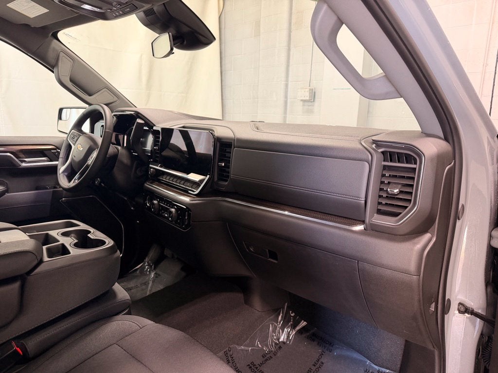 2024 Chevrolet Silverado 1500 4WD Crew Cab Short Bed LT with 2FL