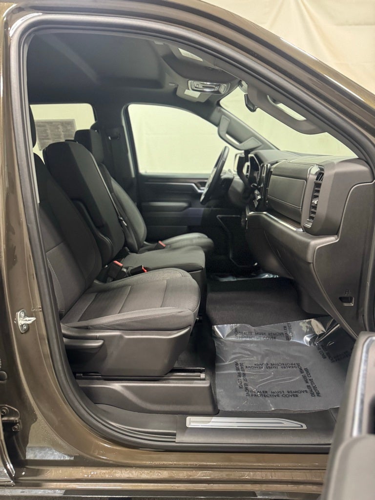 2024 Chevrolet Silverado 1500 4WD Crew Cab Short Bed LT