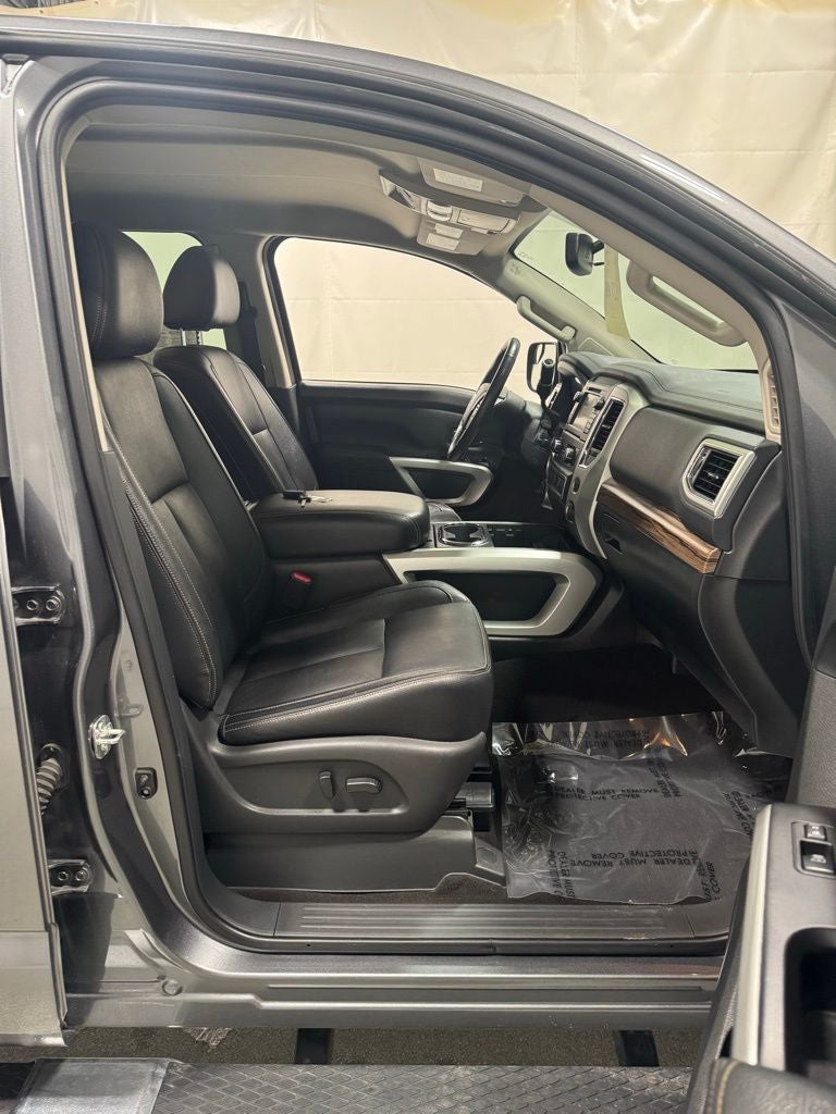 2019 Nissan TITAN SL