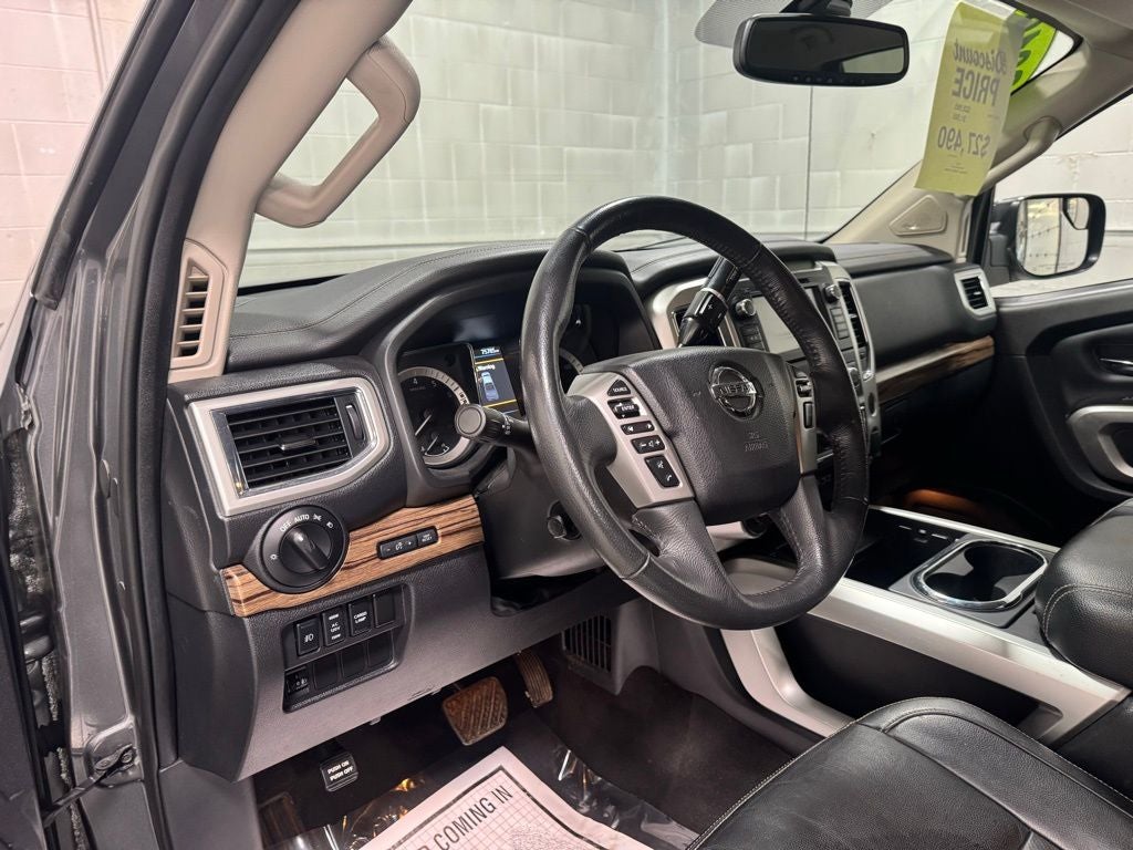 2019 Nissan TITAN SL