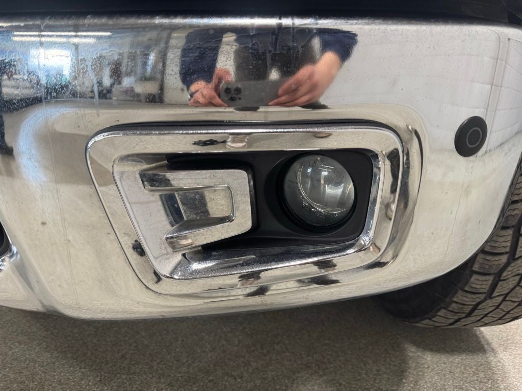 2019 Nissan TITAN SL