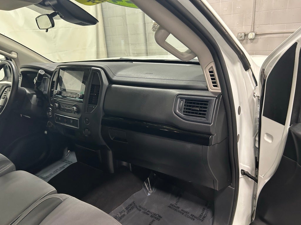 2024 Nissan TITAN Crew Cab SV 4x4