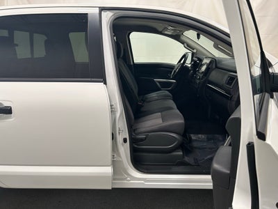 2024 Nissan TITAN Crew Cab SV 4x4