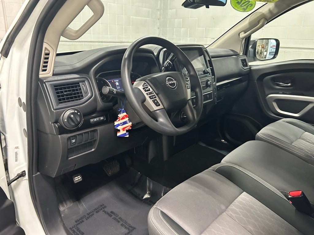 2024 Nissan TITAN Crew Cab SV 4x4