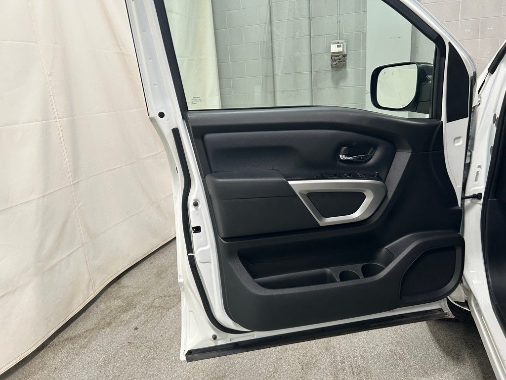 2024 Nissan TITAN Crew Cab SV 4x4