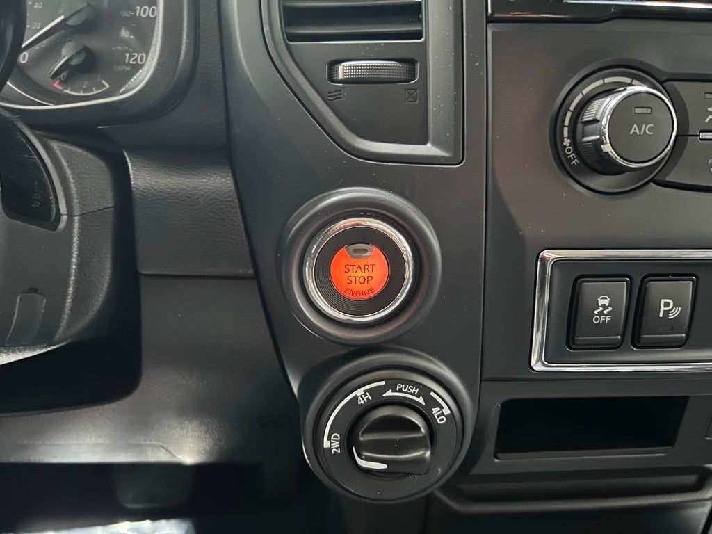 2024 Nissan TITAN Crew Cab SV 4x4