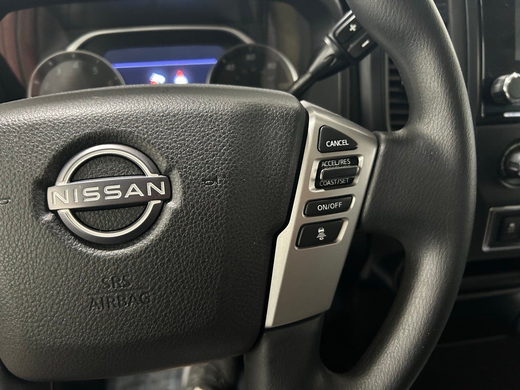 2024 Nissan TITAN Crew Cab SV 4x4