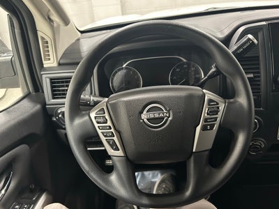 2024 Nissan TITAN Crew Cab SV 4x4