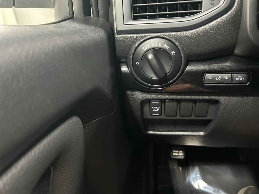 2024 Nissan TITAN Crew Cab SV 4x4