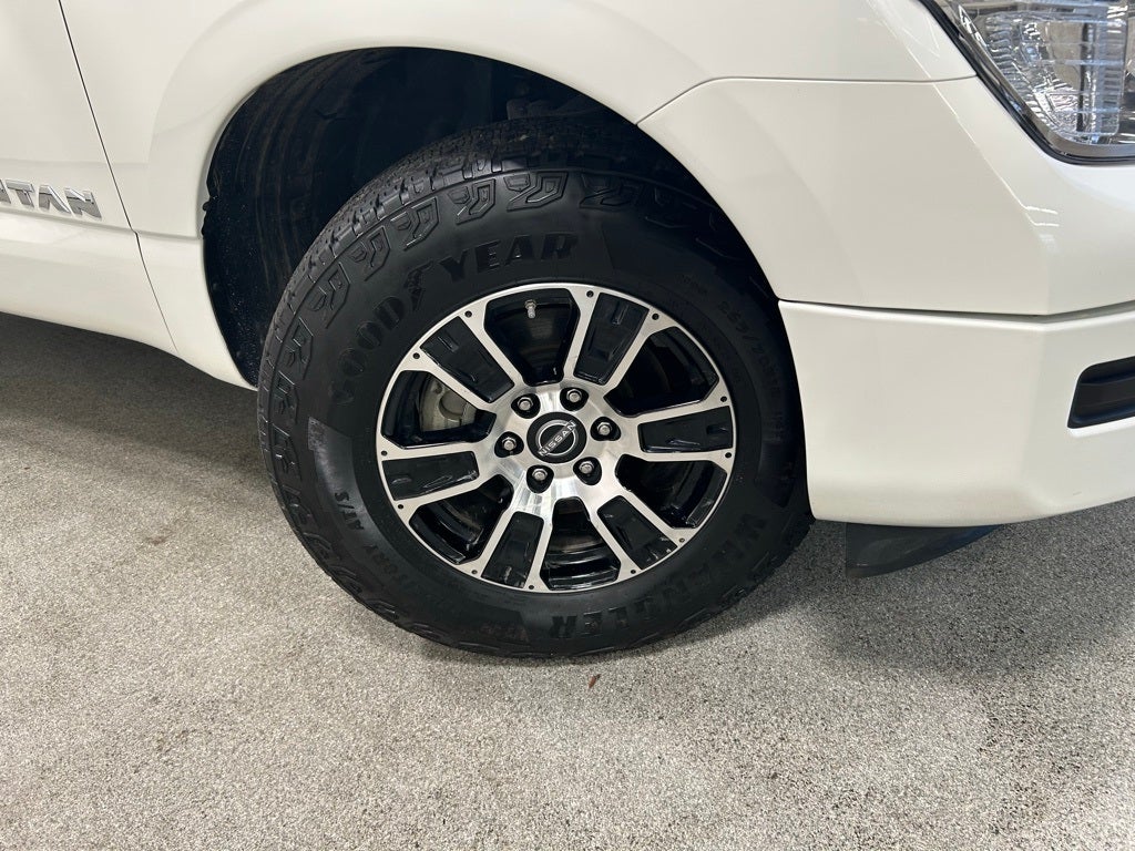 2024 Nissan TITAN Crew Cab SV 4x4