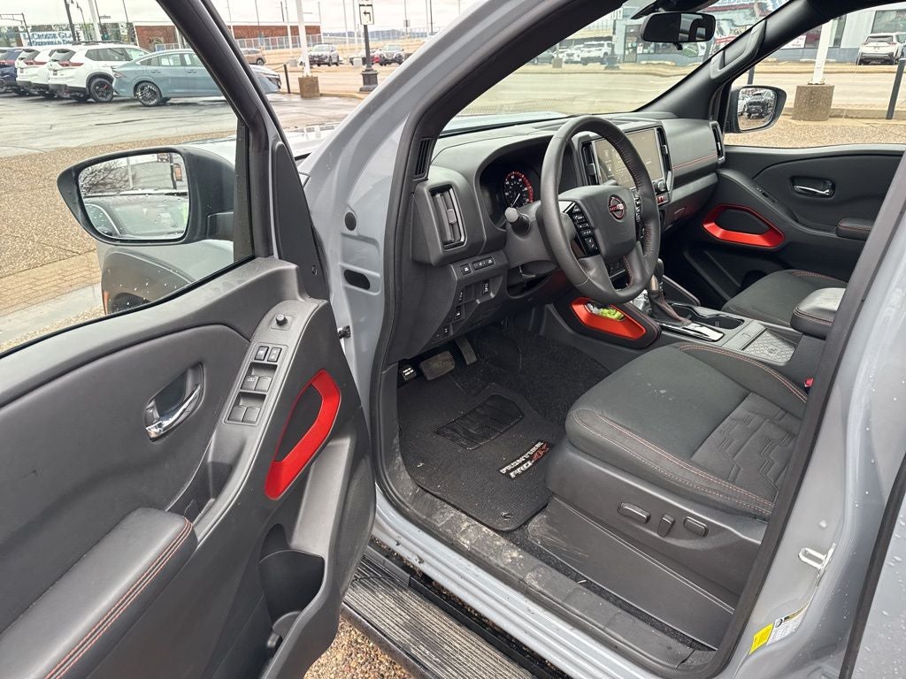 2025 Nissan Frontier Crew Cab PRO-4X 4x4