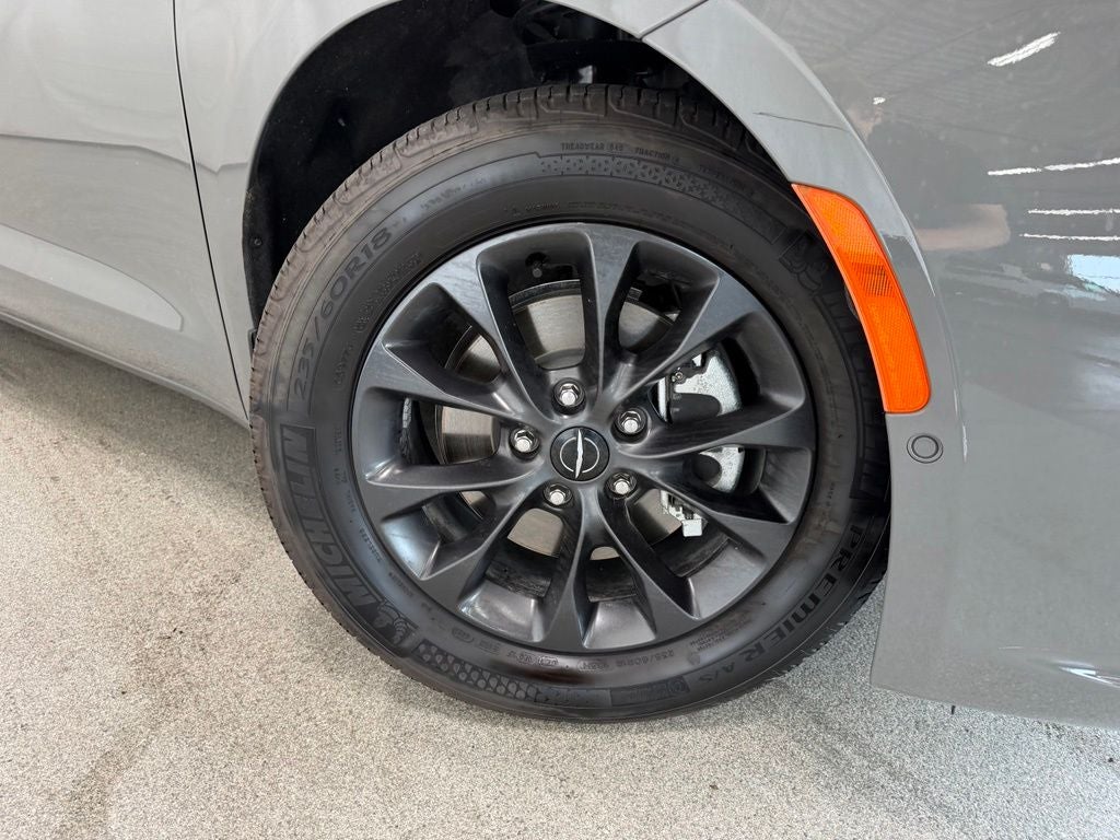 2024 Chrysler Pacifica Hybrid S Appearance Pkg