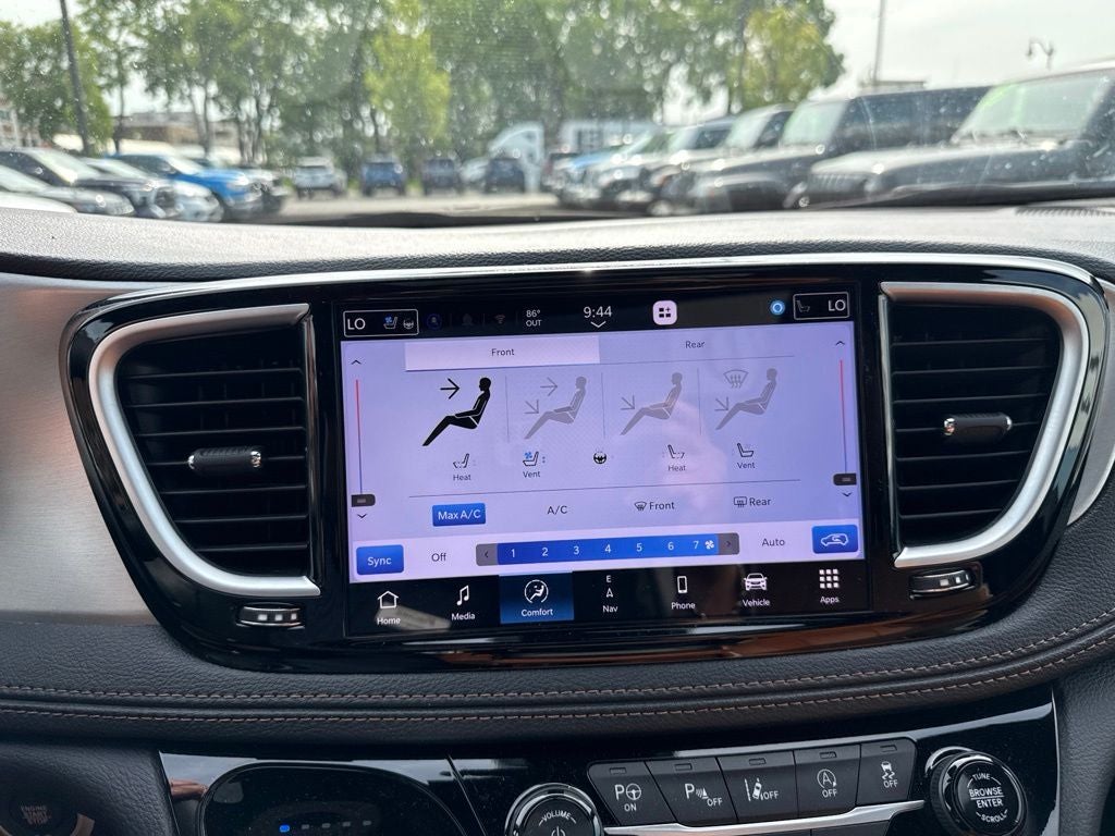 2024 Chrysler Pacifica Pinnacle AWD
