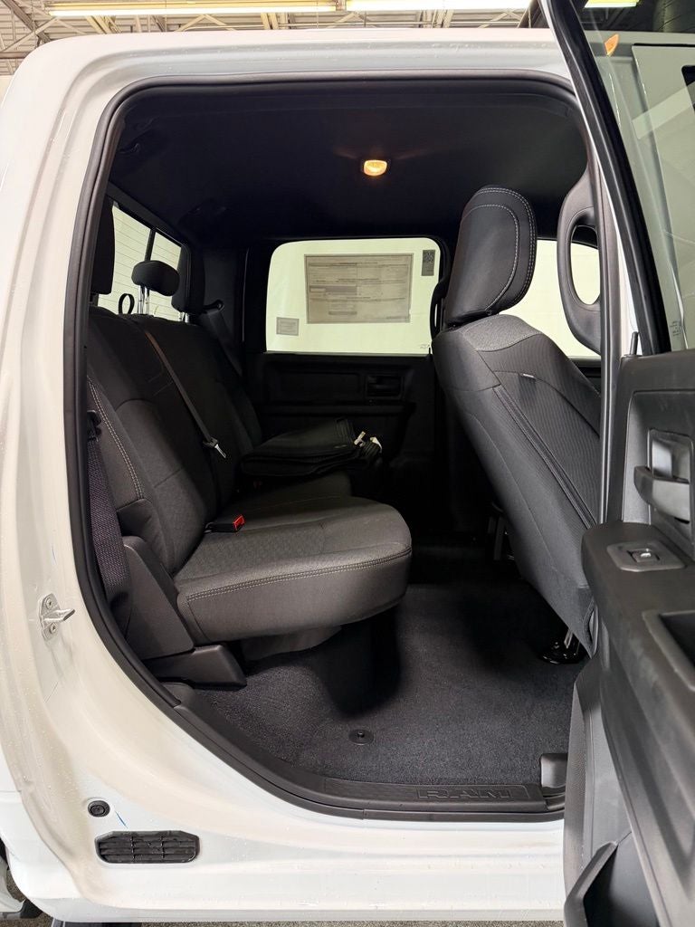 2026 RAM Ram 2500 RAM 2500 BLACK EXPRESS CREW CAB 4X4 6'4' BOX