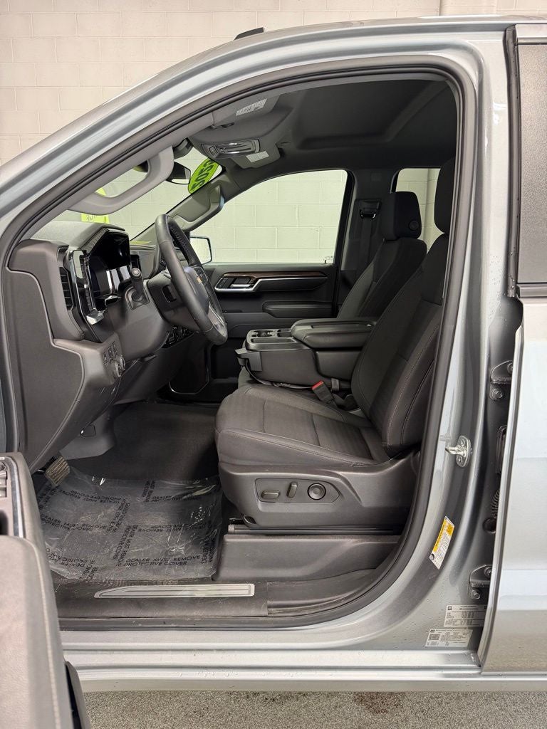 2025 Chevrolet Silverado 1500 4WD Crew Cab Short Bed LT with 2FL