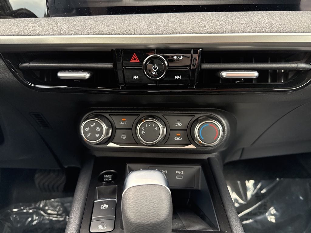 2025 Nissan Kicks SV FWD