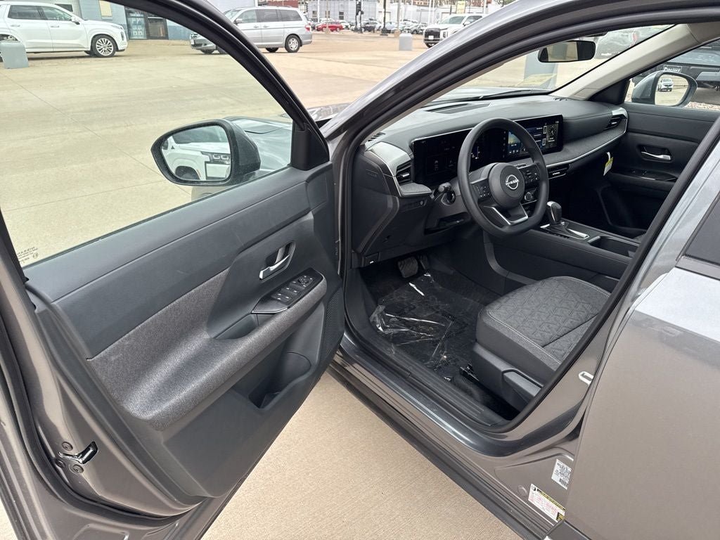 2025 Nissan Kicks SV FWD