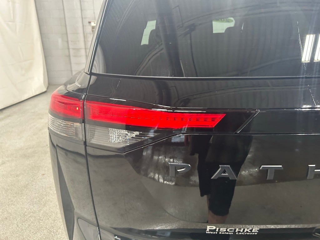 2024 Nissan Pathfinder SV 4WD