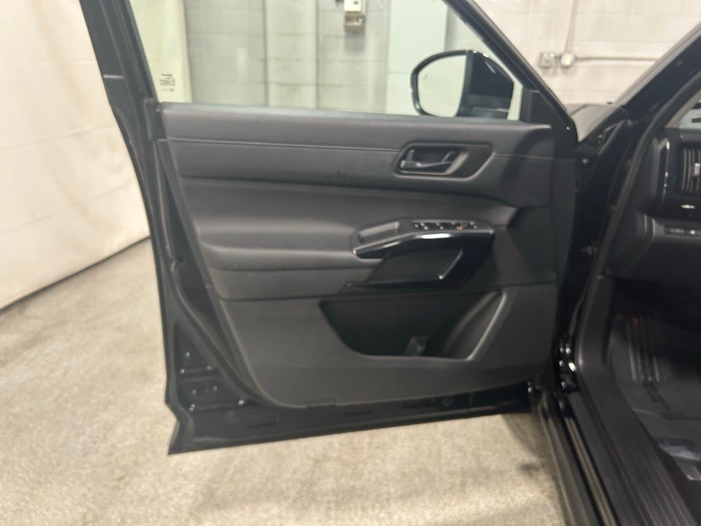 2024 Nissan Pathfinder SV 4WD