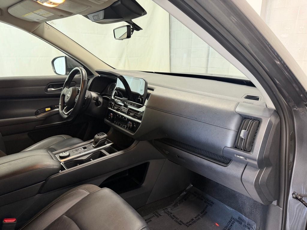 2025 Nissan Pathfinder SL 4WD