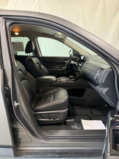 2025 Nissan Pathfinder SL 4WD