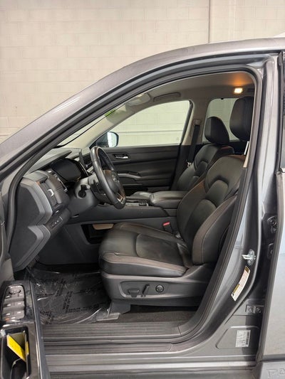 2025 Nissan Pathfinder SL 4WD