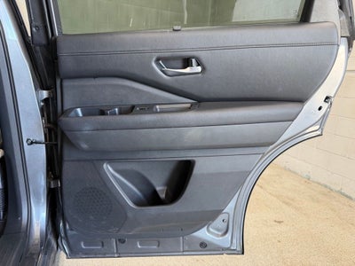 2025 Nissan Pathfinder SL 4WD