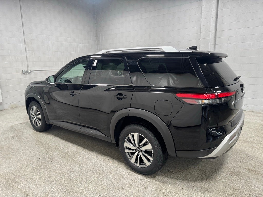 2025 Nissan Pathfinder SL 4WD